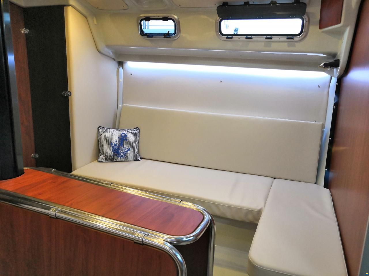 MacGregor 65 Pilot House