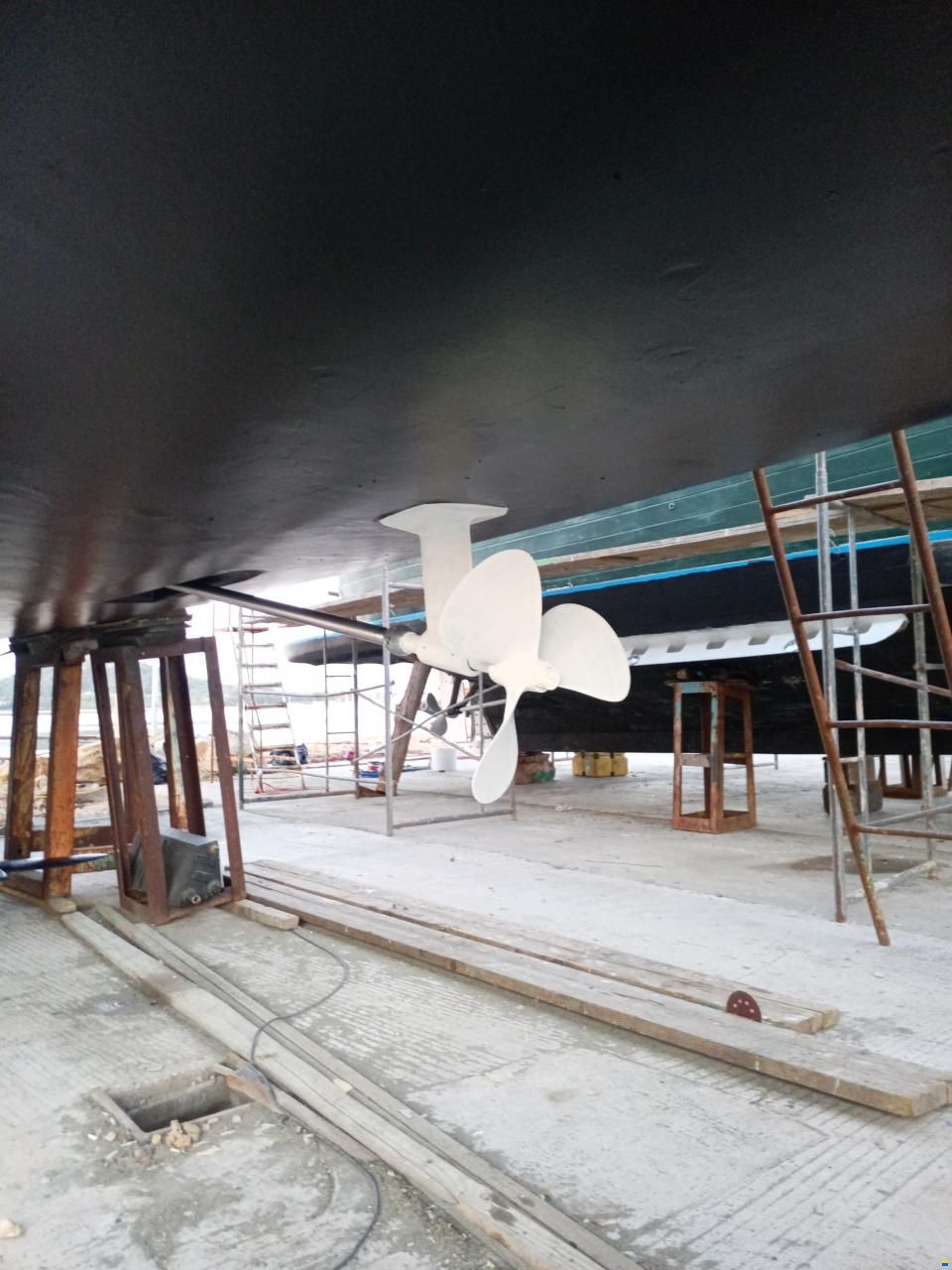 MacGregor 65 Pilot House