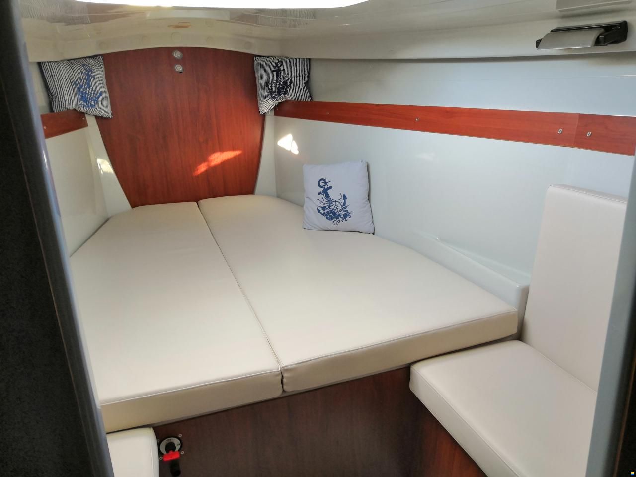 MacGregor 65 Pilot House