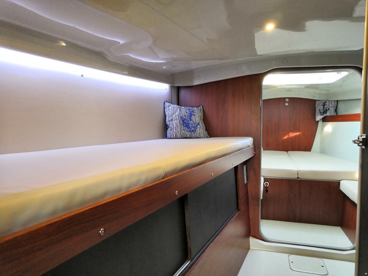 MacGregor 65 Pilot House
