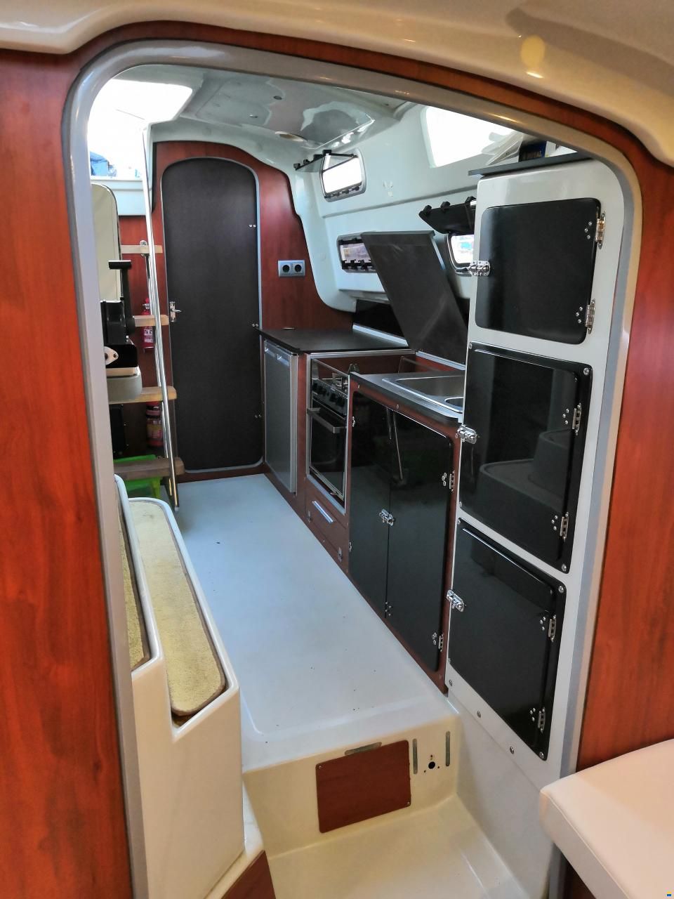 MacGregor 65 Pilot House