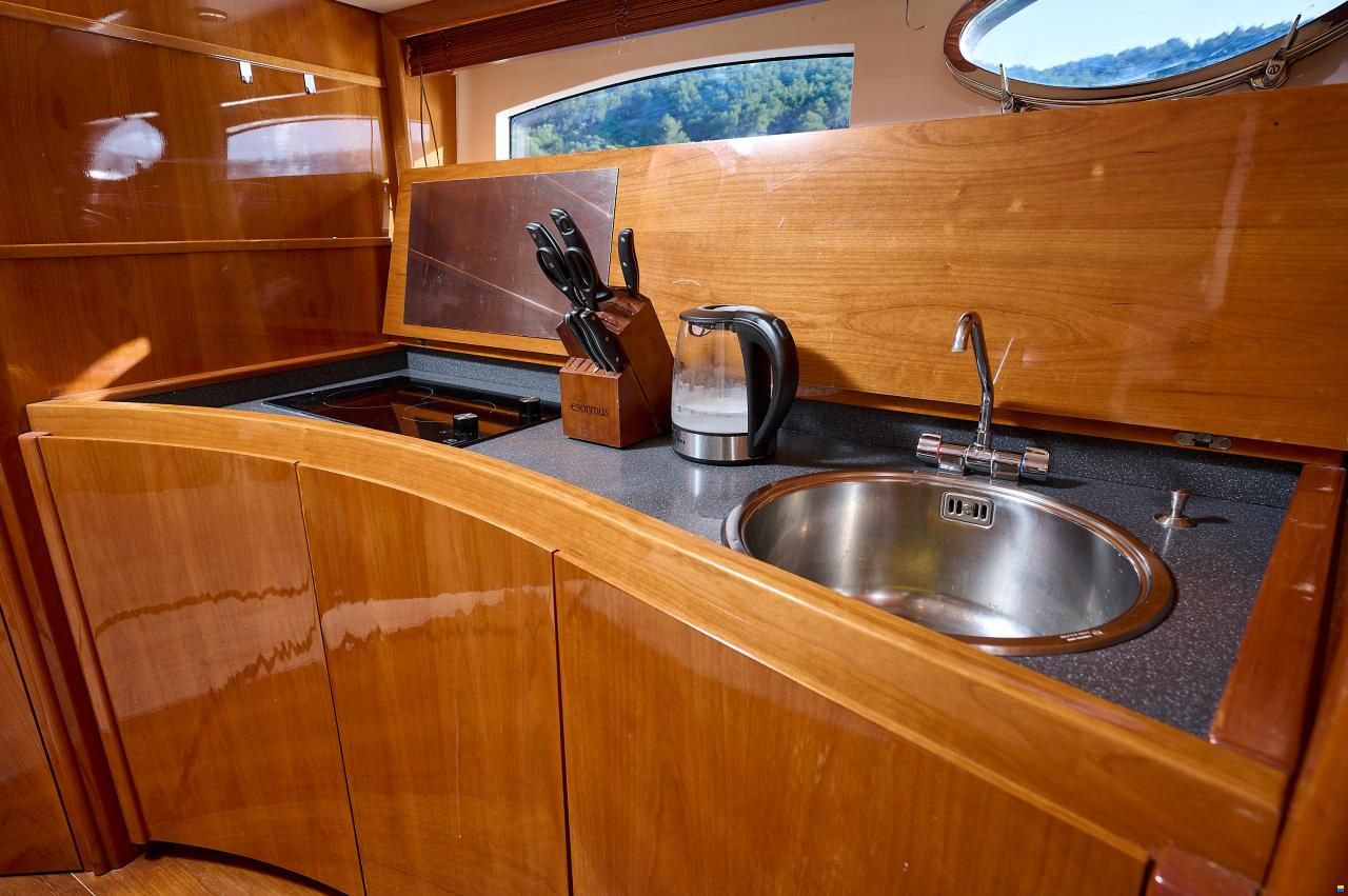 Pershing 50