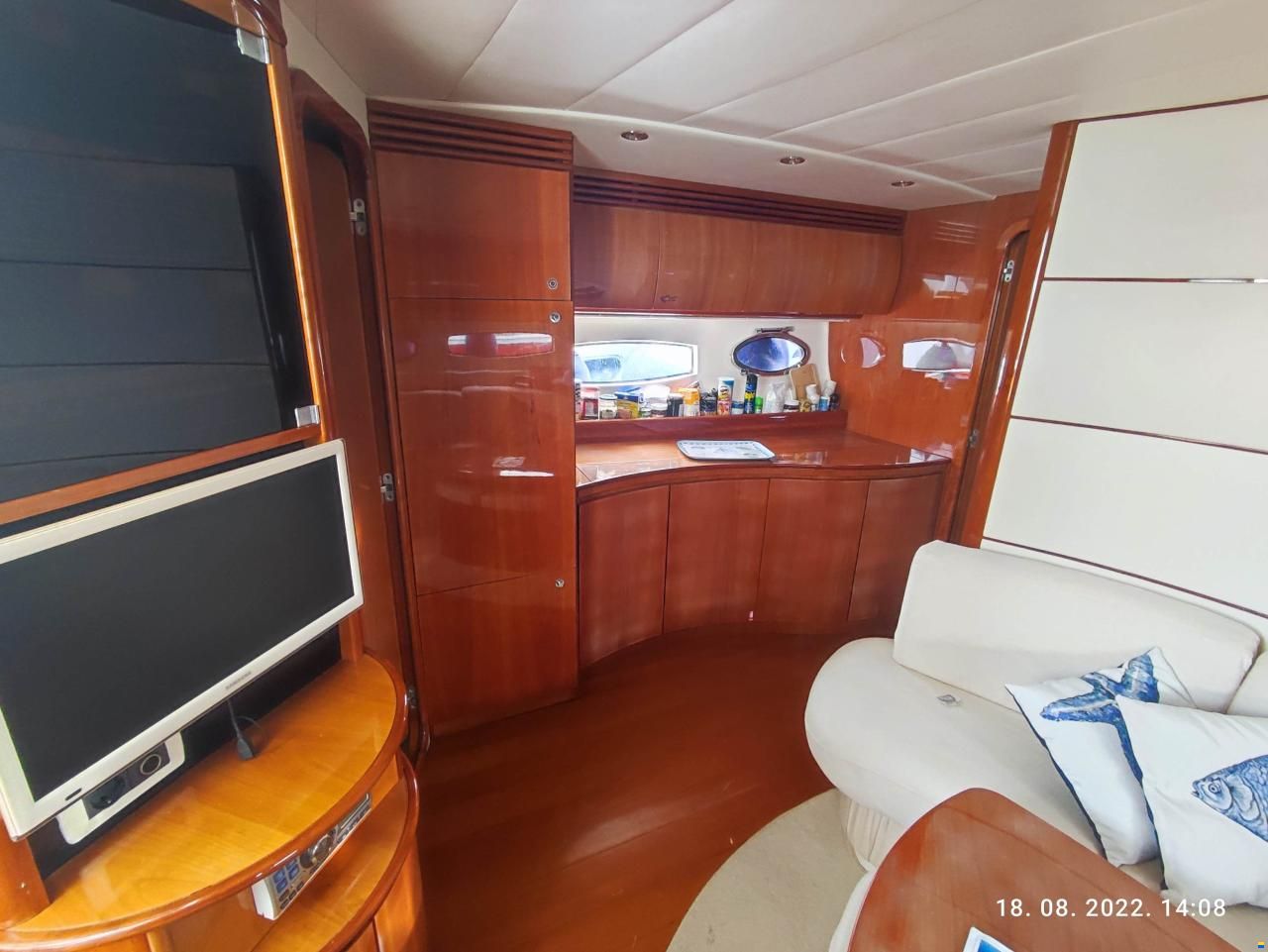 Pershing 46