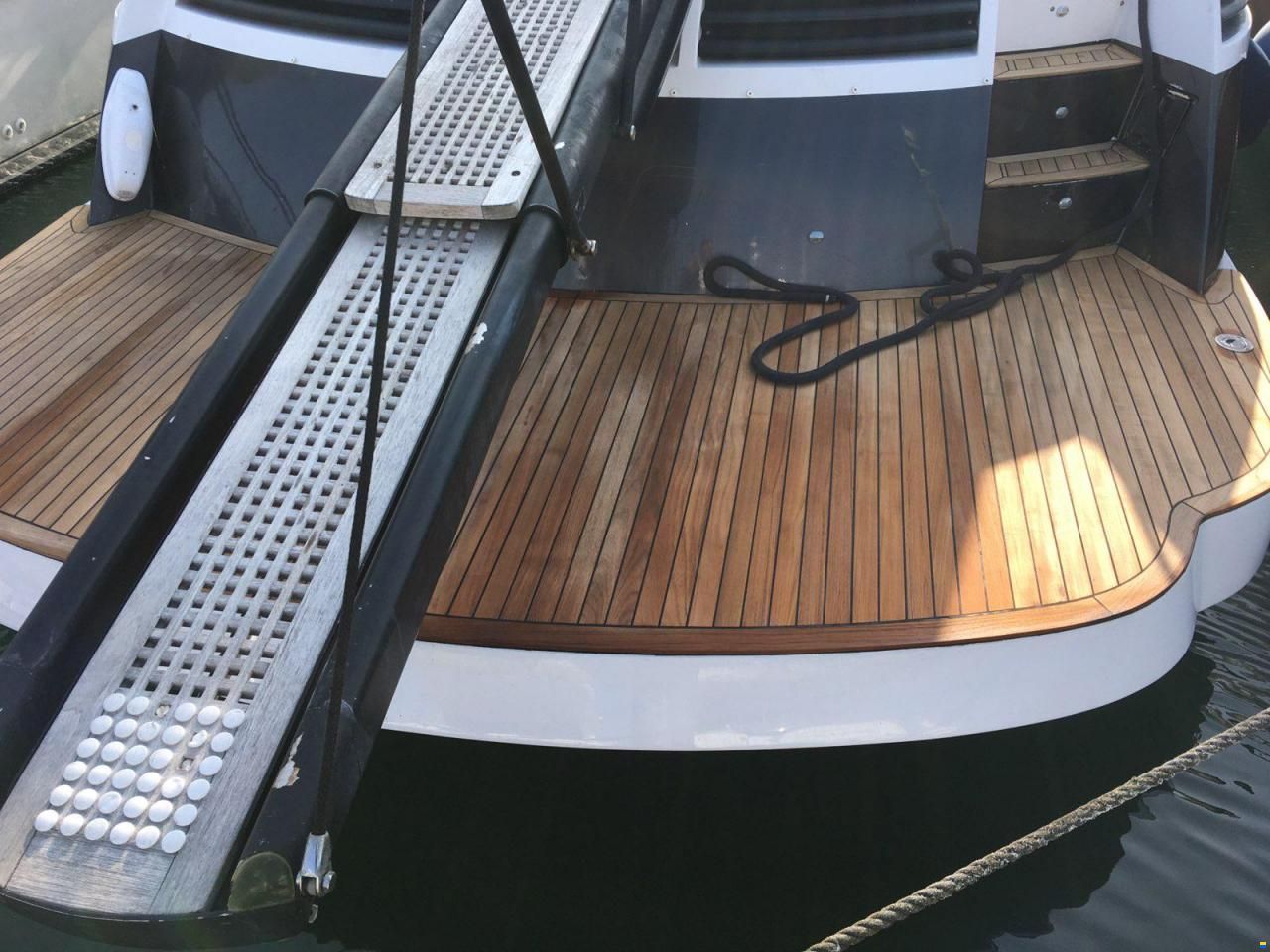 Pershing 46