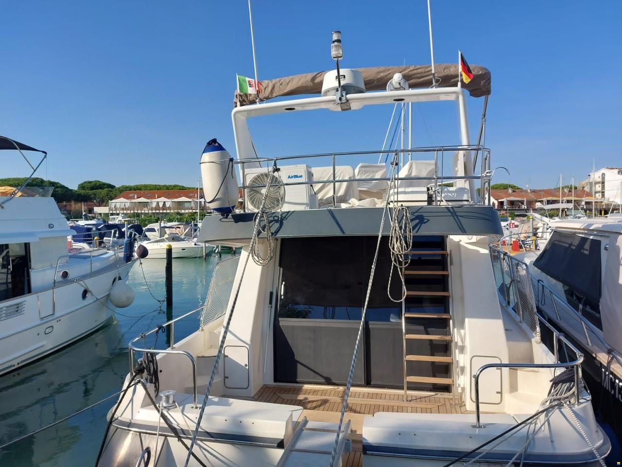 Neptunus 138 Sedan Fly
