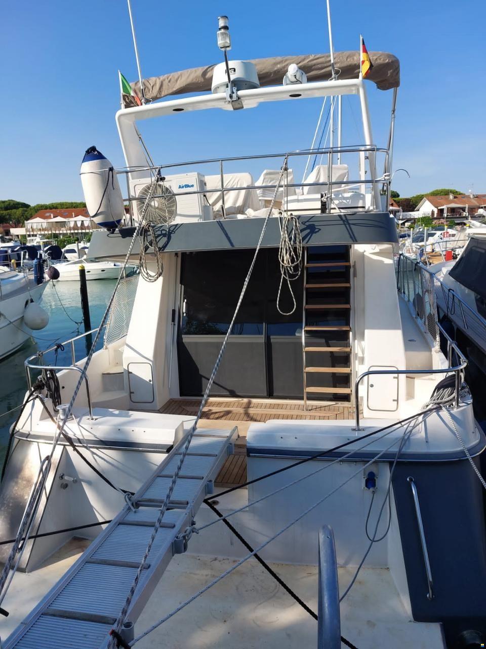 Neptunus 138 Sedan Fly