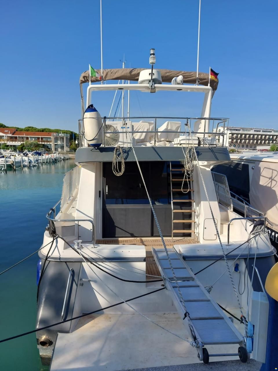 Neptunus 138 Sedan Fly