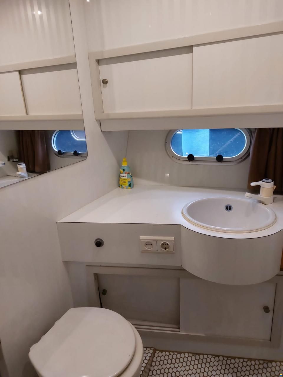 Neptunus 138 Sedan Fly