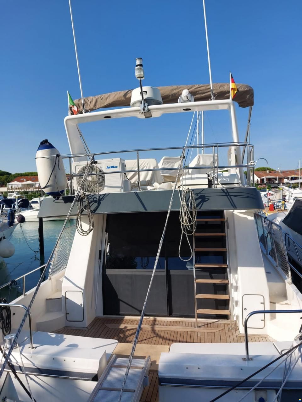 Neptunus 138 Sedan Fly