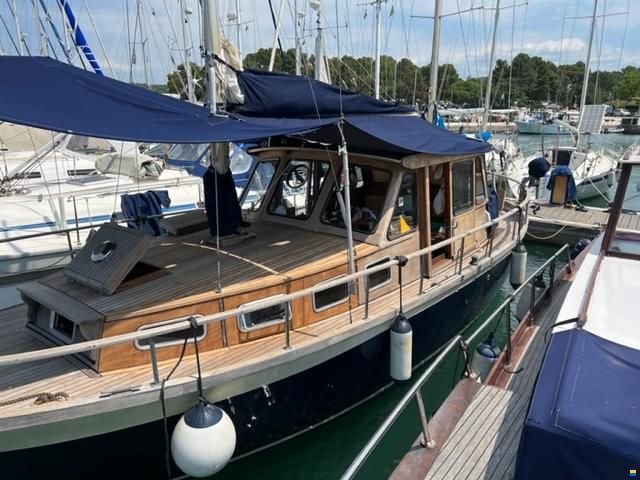 Nauticat 33