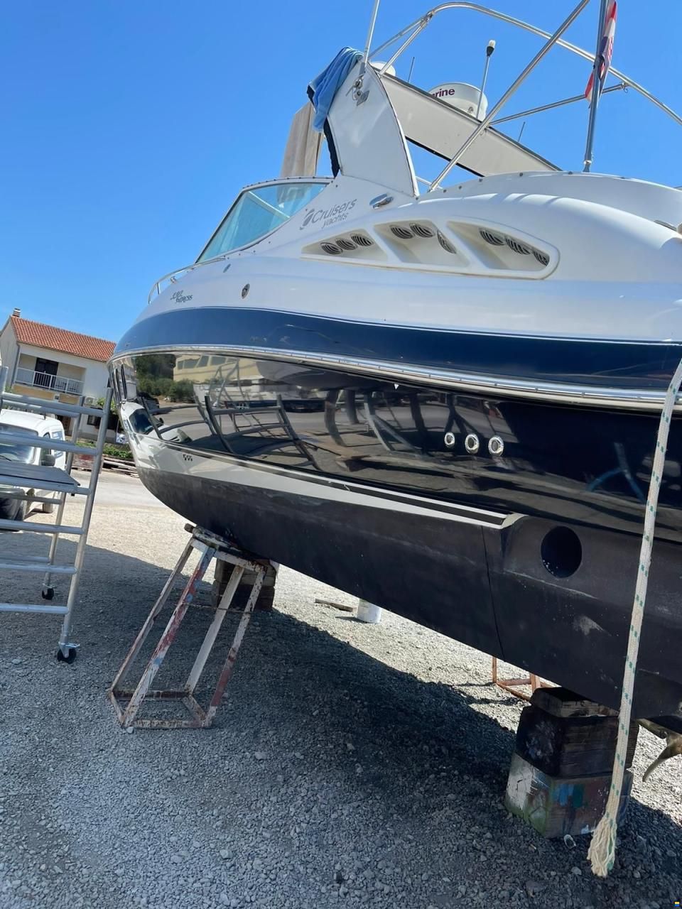 Cruisers 330