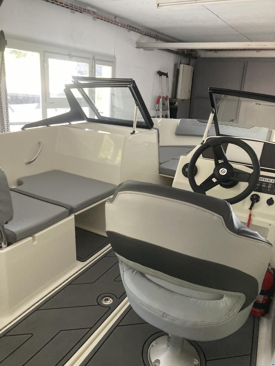 Bayliner M17