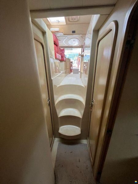 Ferretti 530