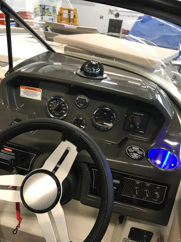Bayliner VR6 Cuddy cabin