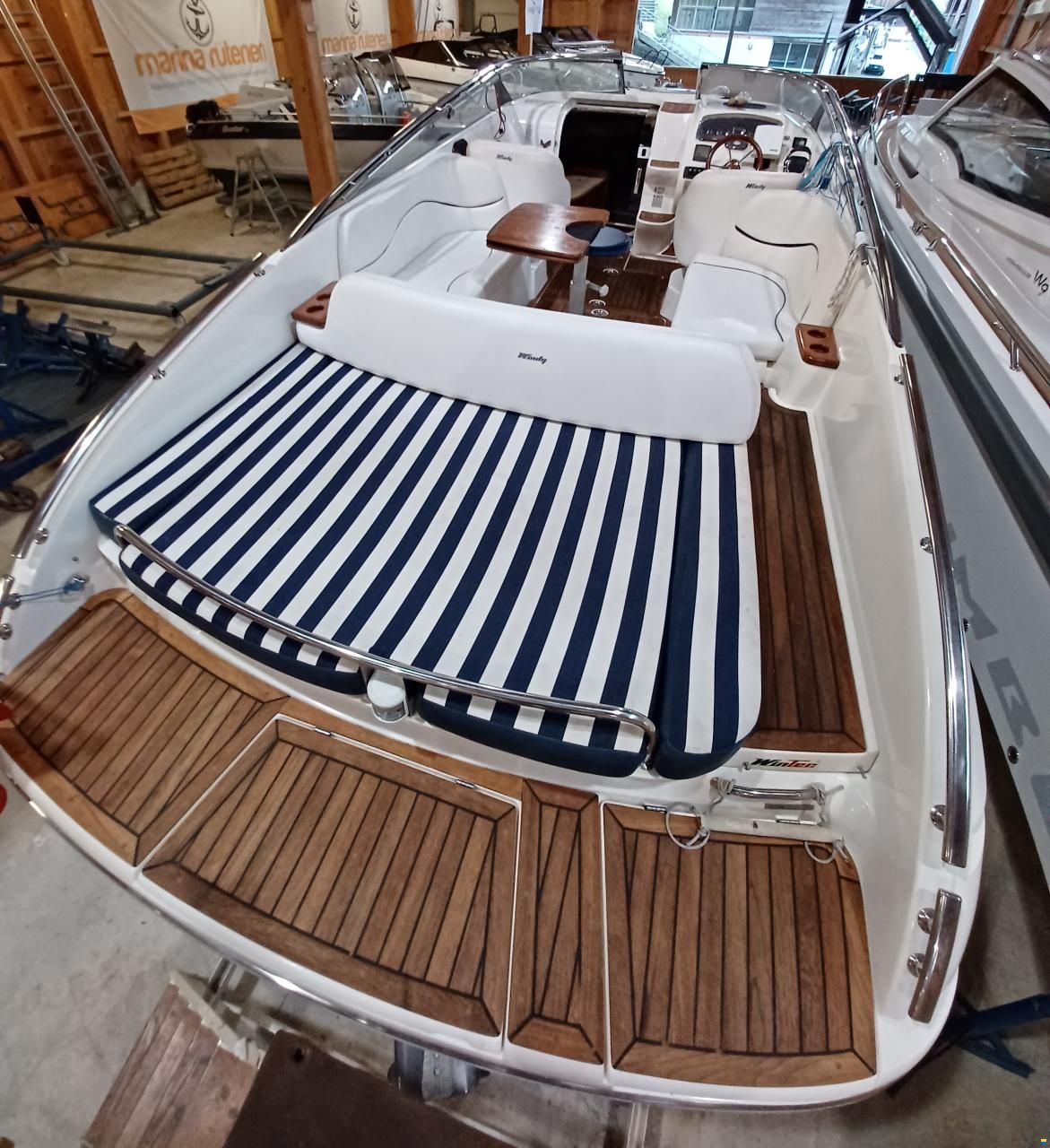 Windy 28 Ghibli