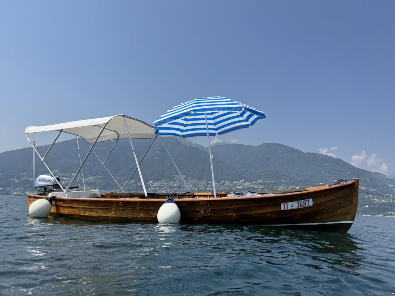 A. Mostes Holzboot