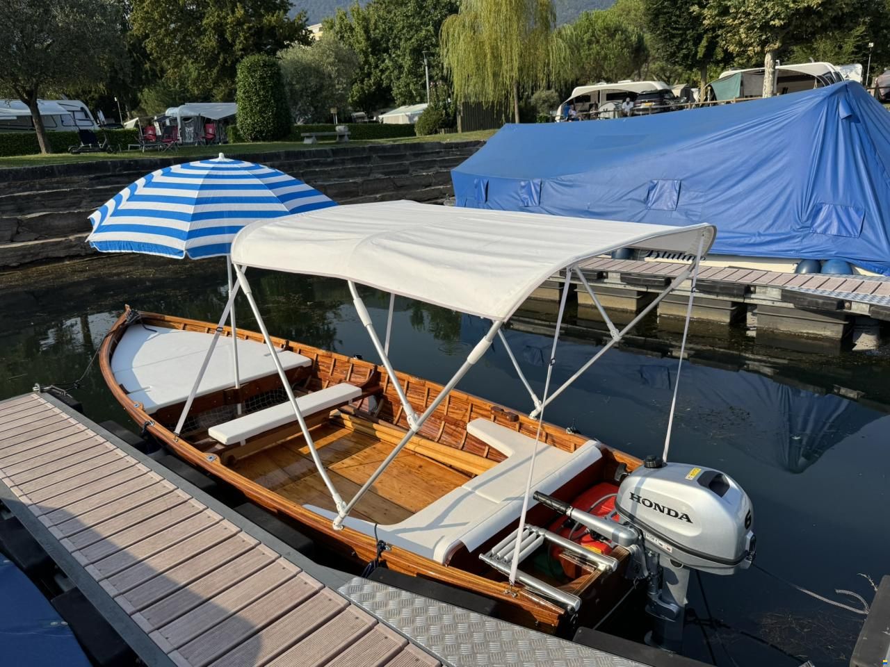 A. Mostes Holzboot