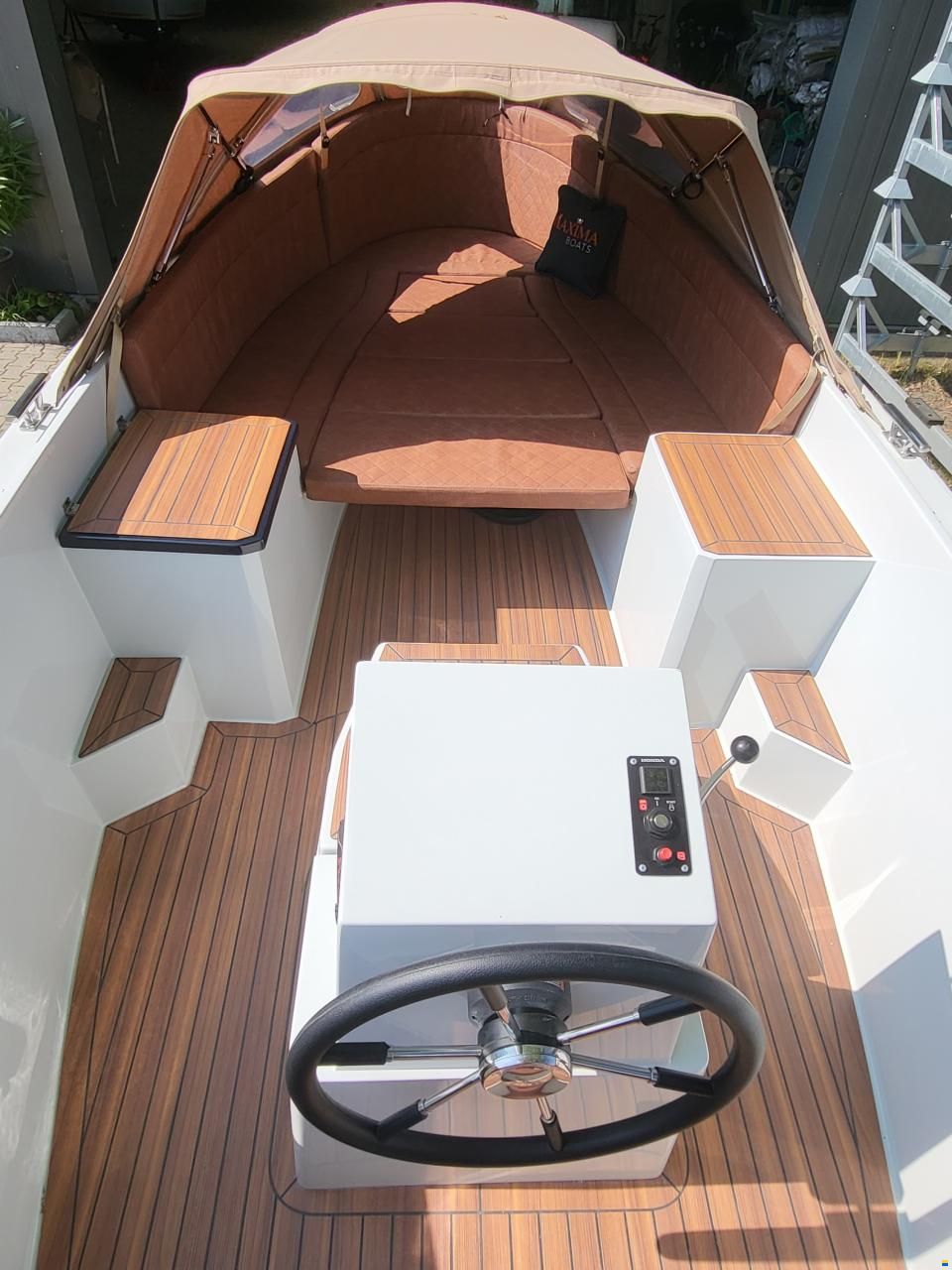 Maxima 650 lounge
