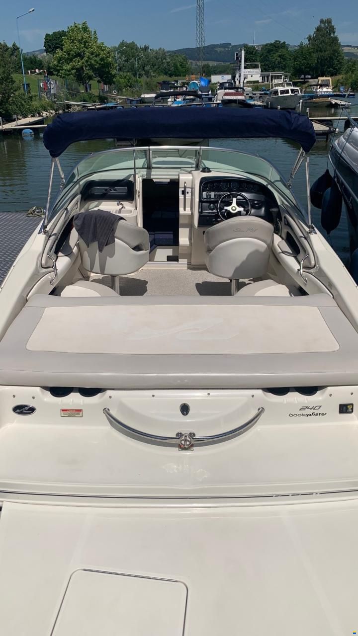 Sea Ray 240 Overnighter