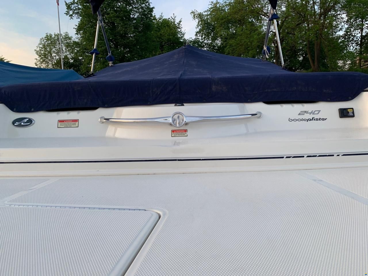 Sea Ray 240 Overnighter