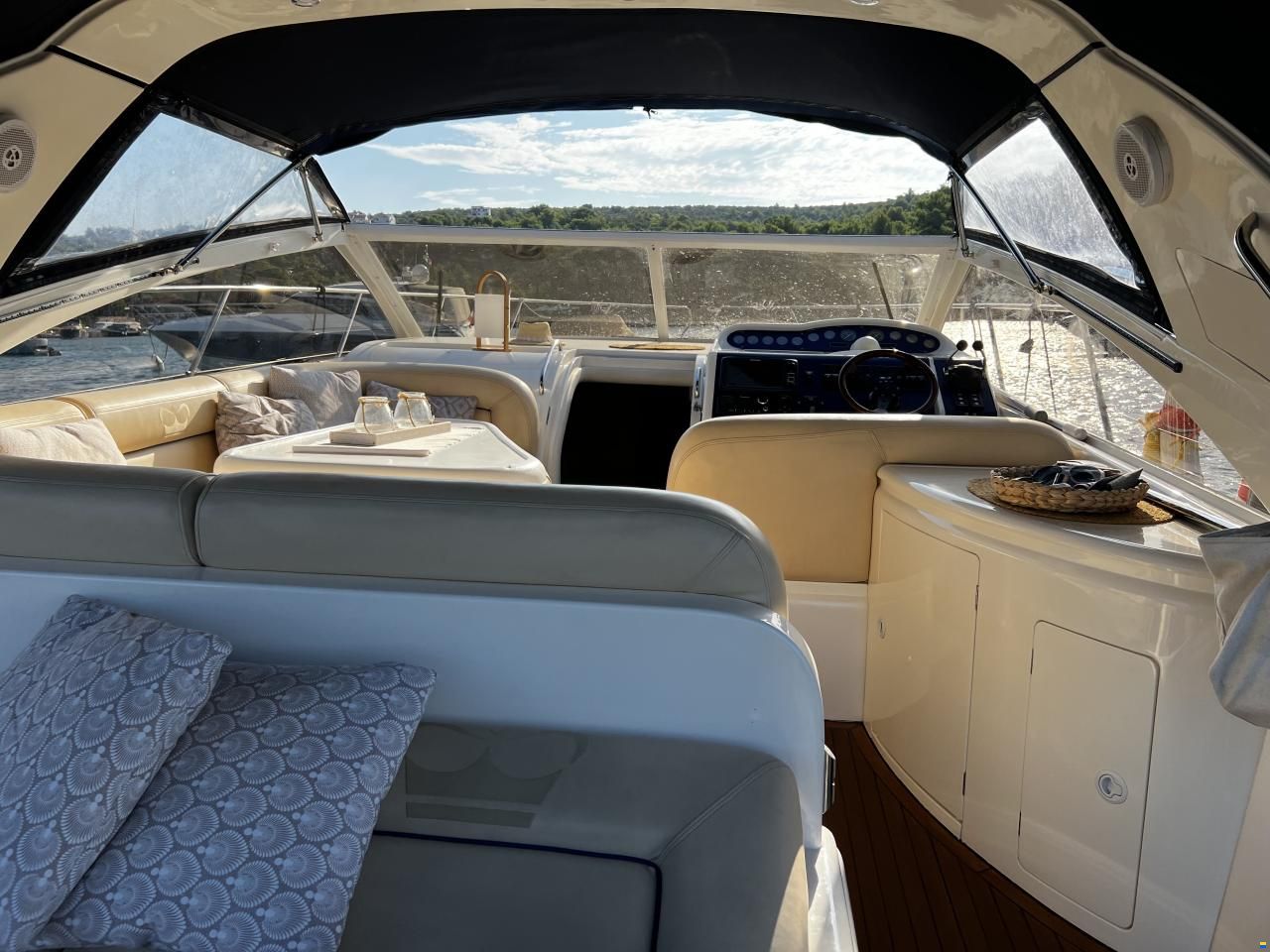 Princess V42