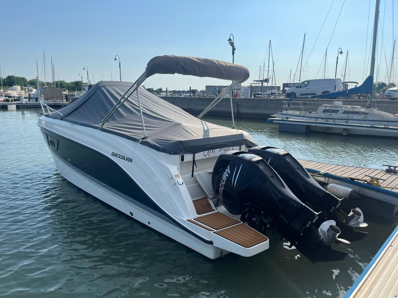 Quicksilver 805 Active Sundeck