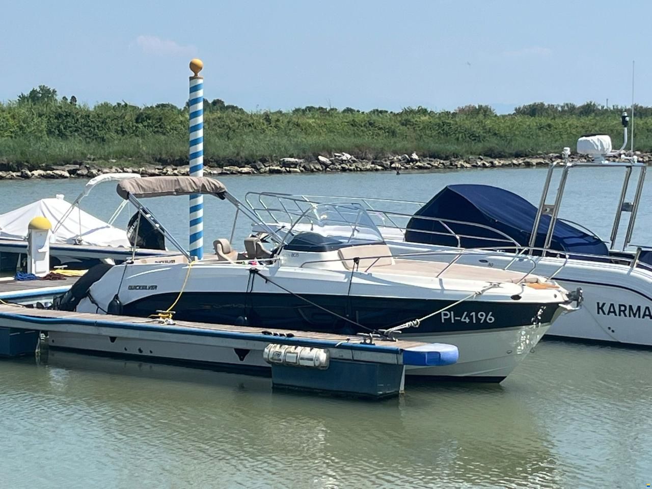 Quicksilver 805 Active Sundeck