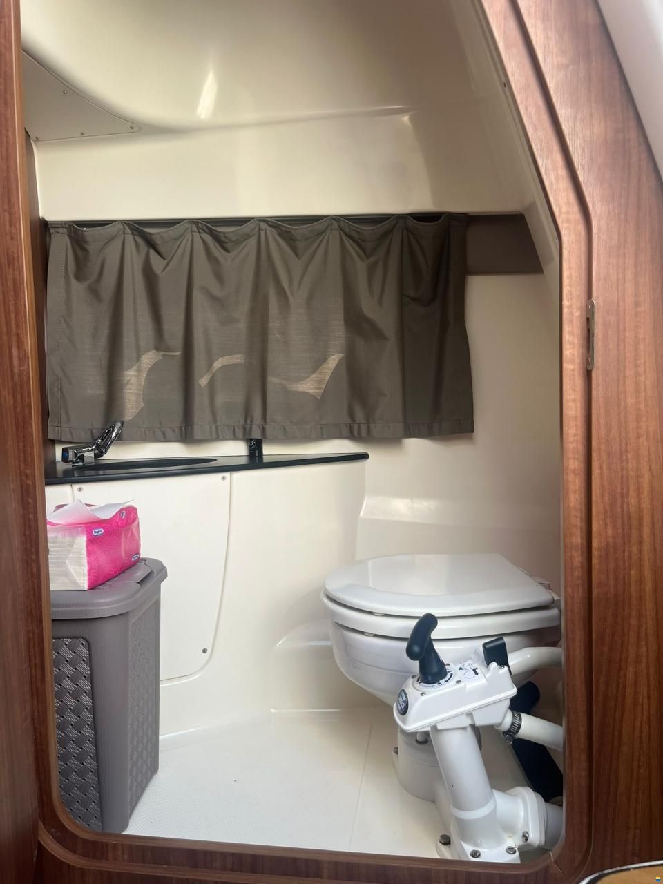 Quicksilver 805 Active Sundeck