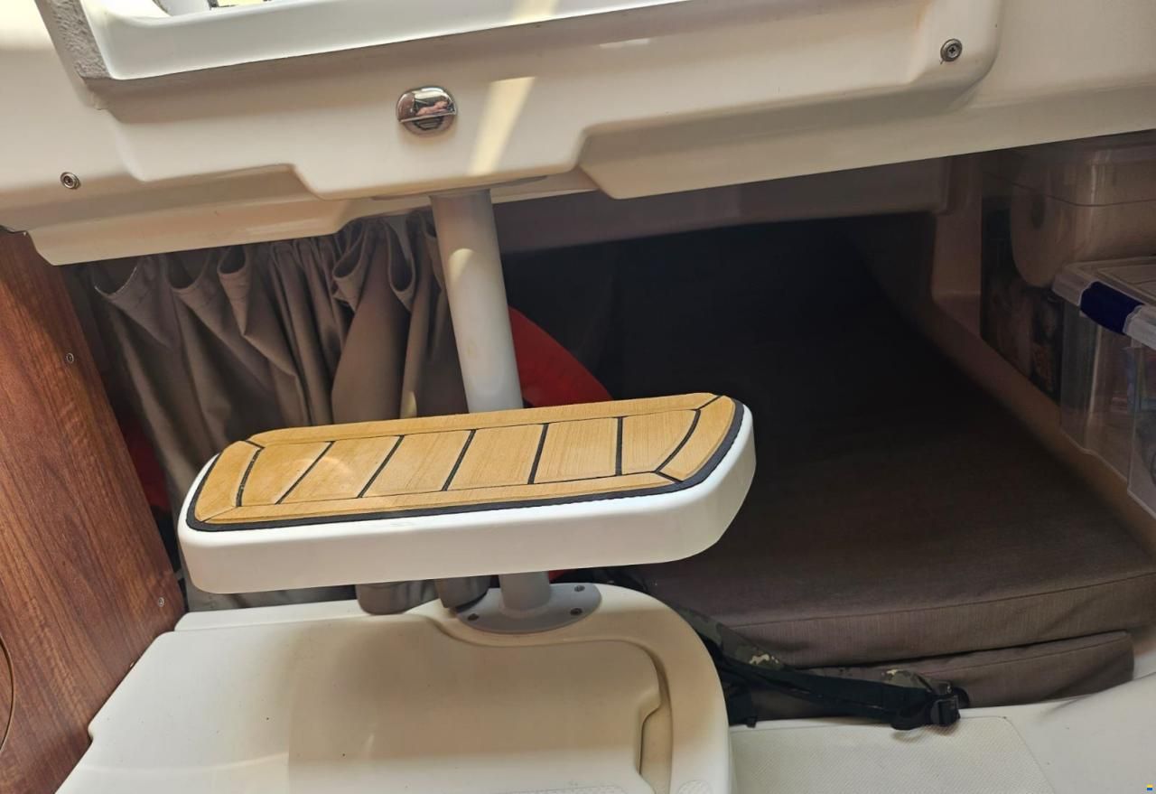 Quicksilver 805 Active Sundeck