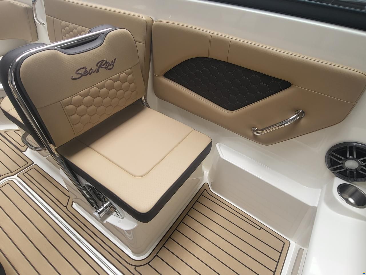 Sea Ray 230 SSOE