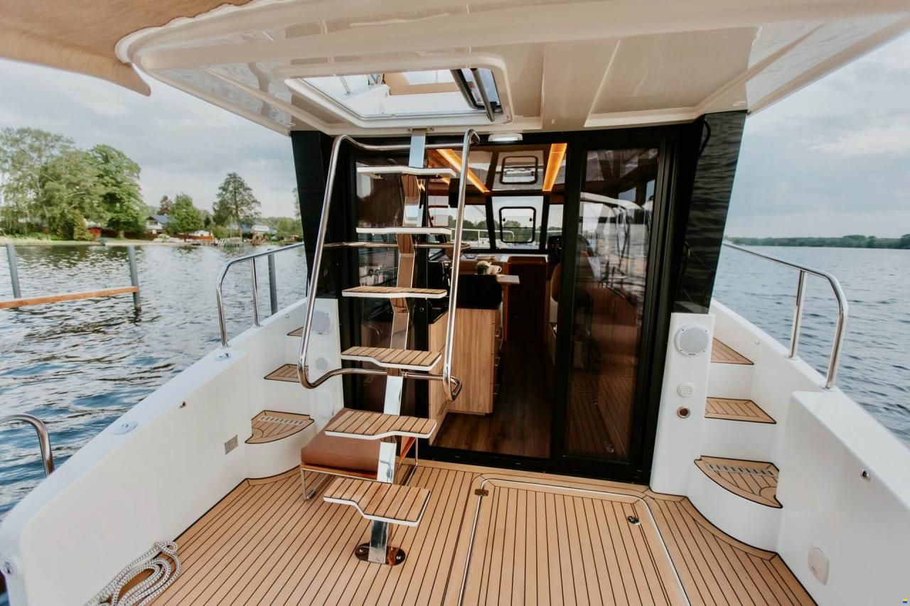 Cobra Futura 36 Fly