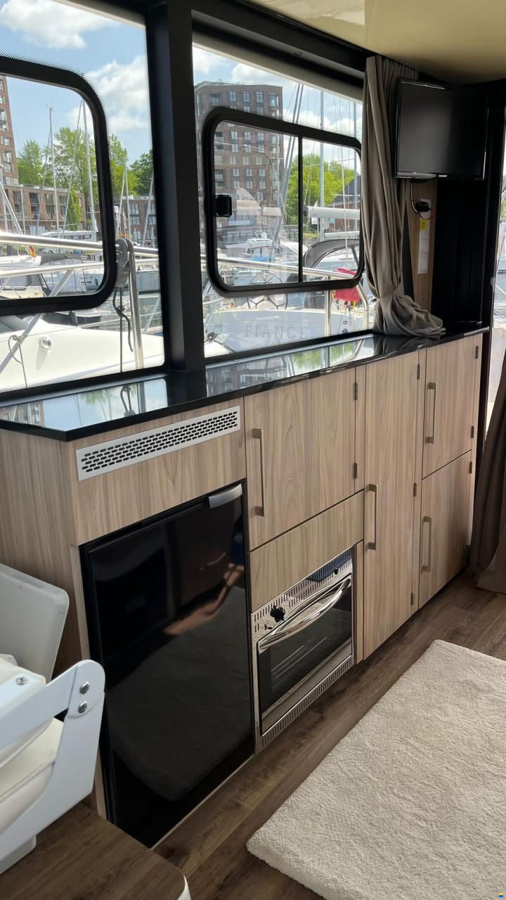 Cobra Futura 36 Fly
