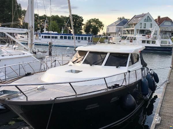 Ceelen & Bekker Typhon 37