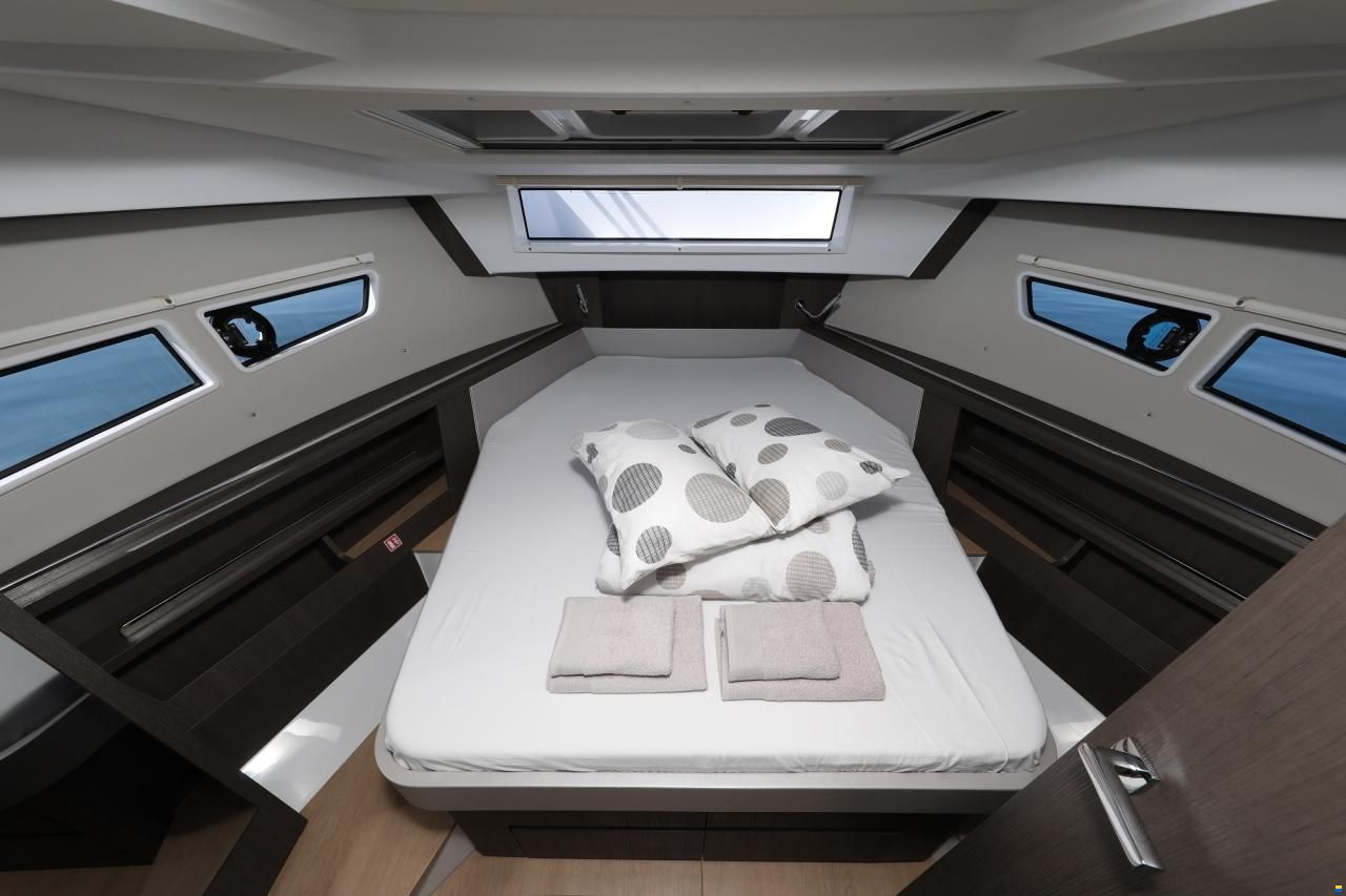 Sealine C335v