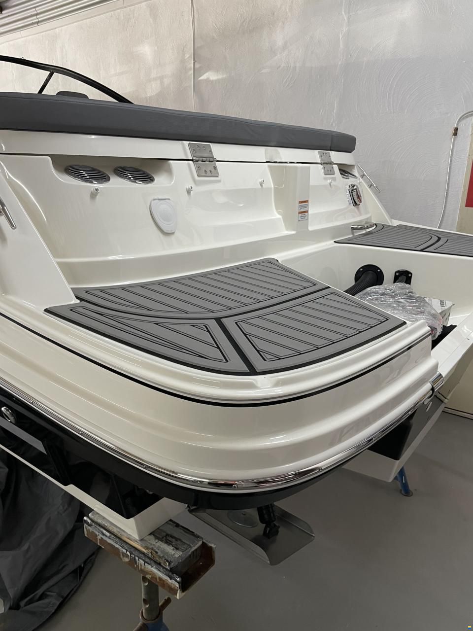 Bayliner VR6 OB Cuddy