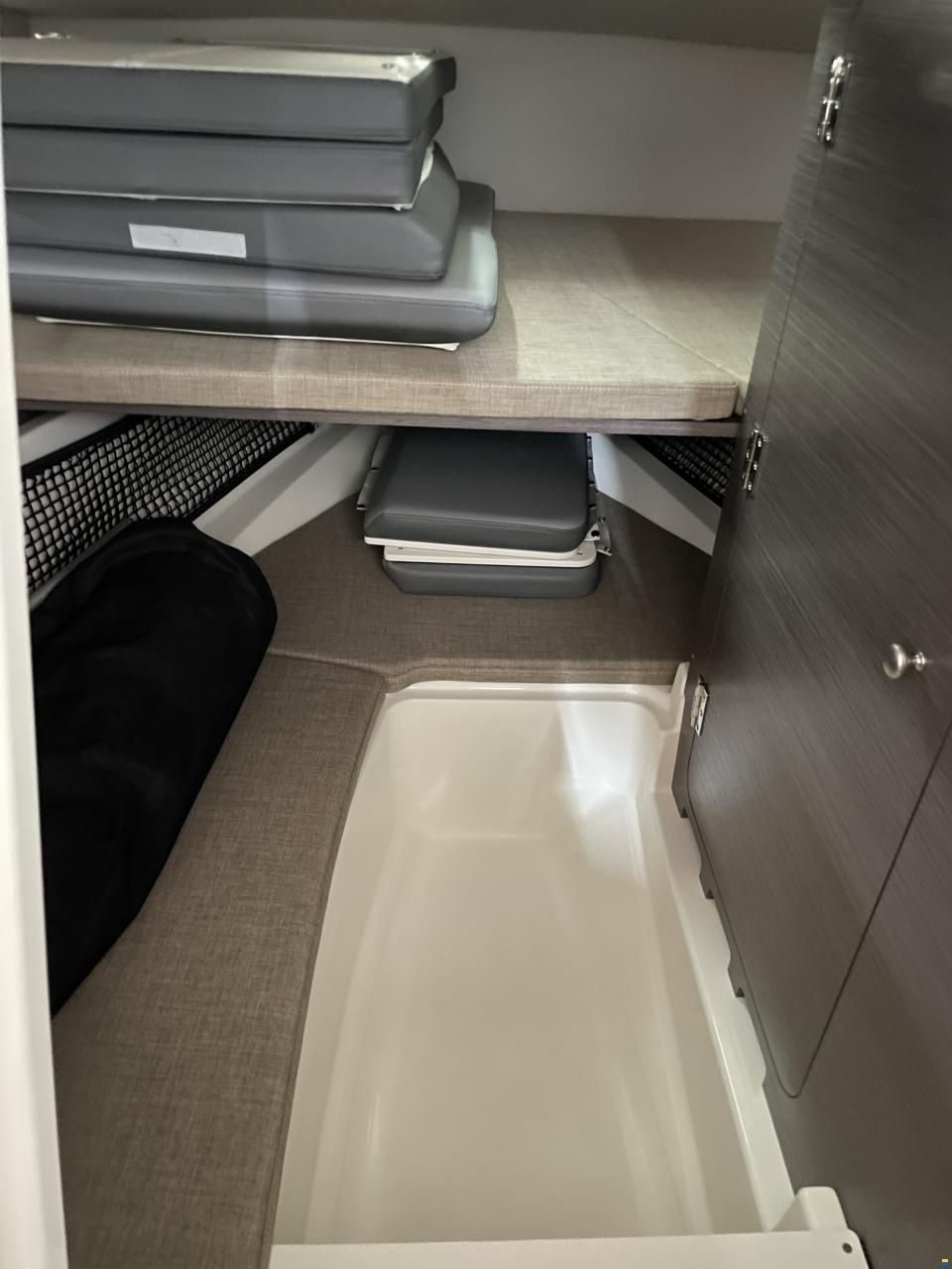 Bayliner VR6 OB Cuddy