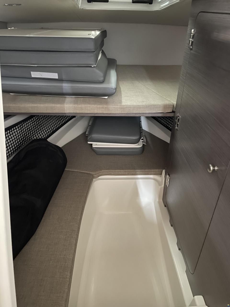 Bayliner VR6 OB Cuddy