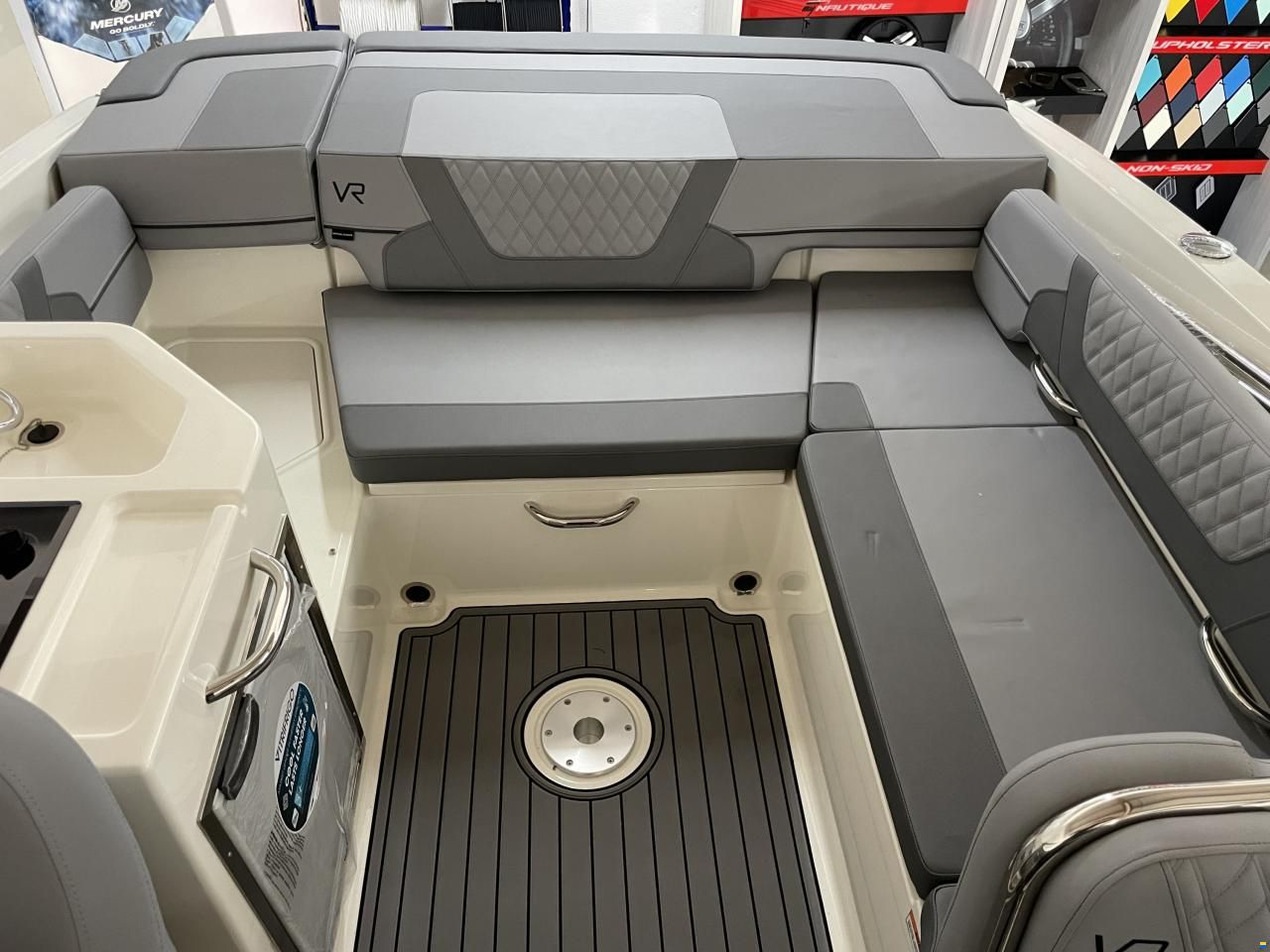 Bayliner VR6 OB Cuddy