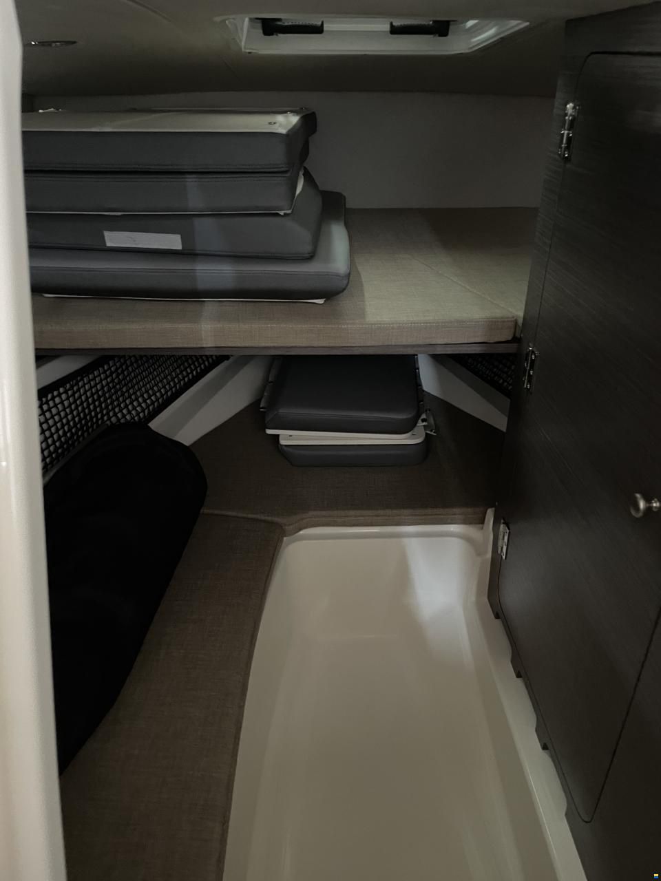 Bayliner VR6 OB Cuddy