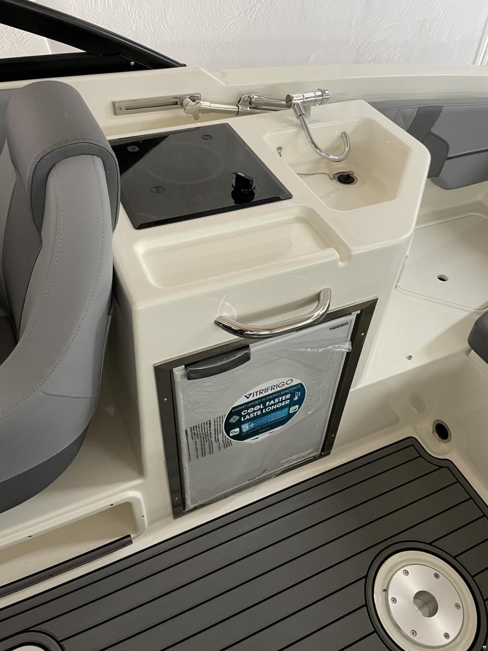 Bayliner VR6 OB Cuddy