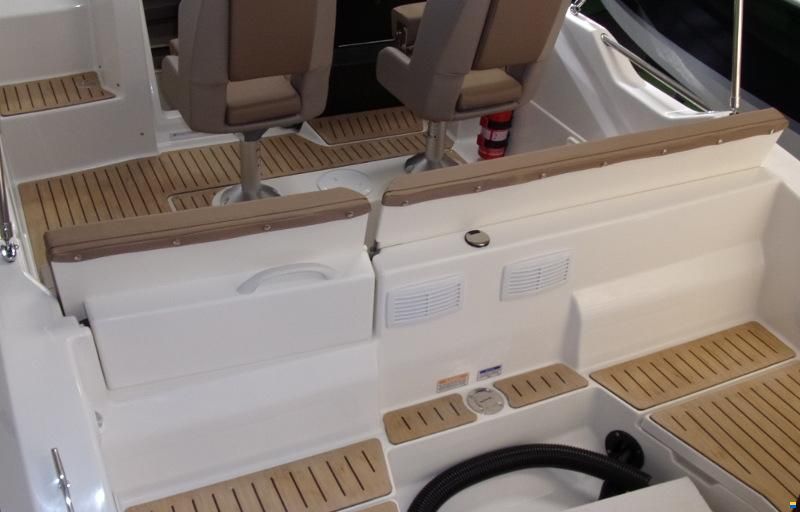 Quicksilver Activ 605 Sundeck