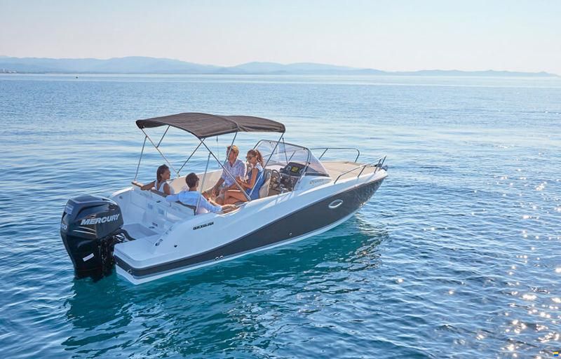 Quicksilver Activ 675 Sundeck