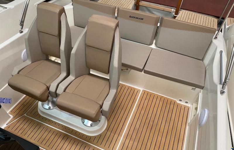 Quicksilver Activ 675 Sundeck