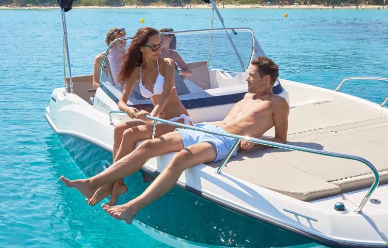 Quicksilver Activ 675 Sundeck