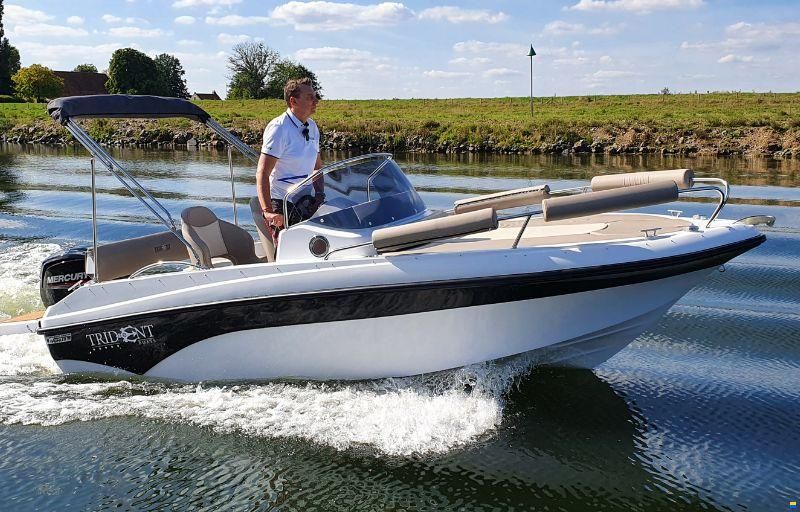 Trident 530 Sundeck