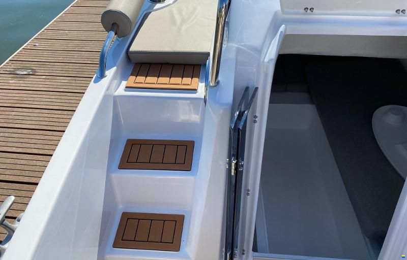 Trident 530 Sundeck
