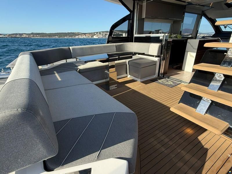 Sunseeker 65 Sport Yacht