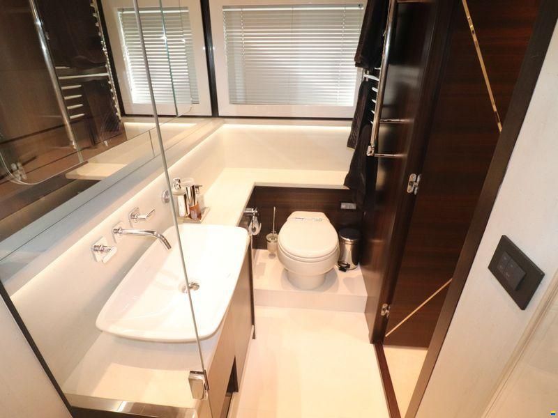Sunseeker 65 Sport Yacht