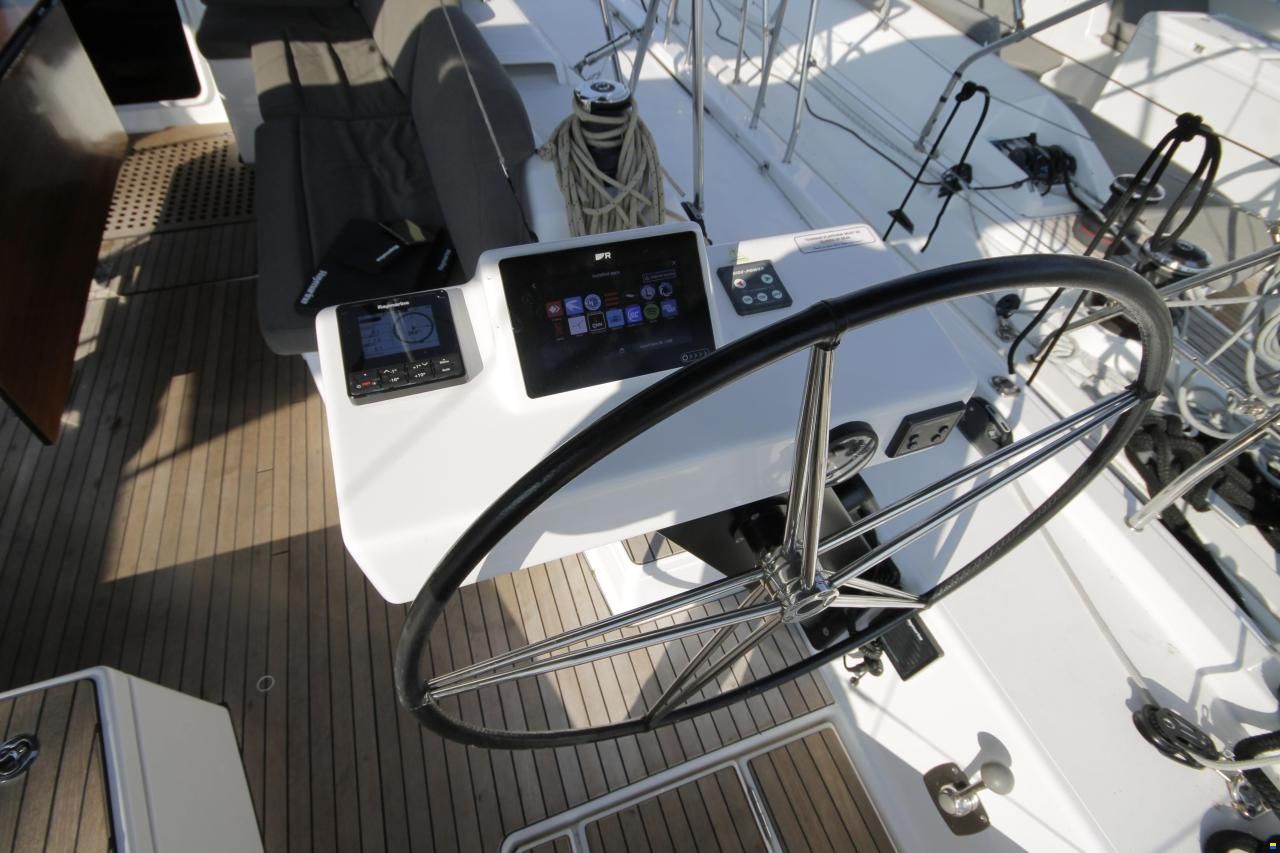 Dufour 530