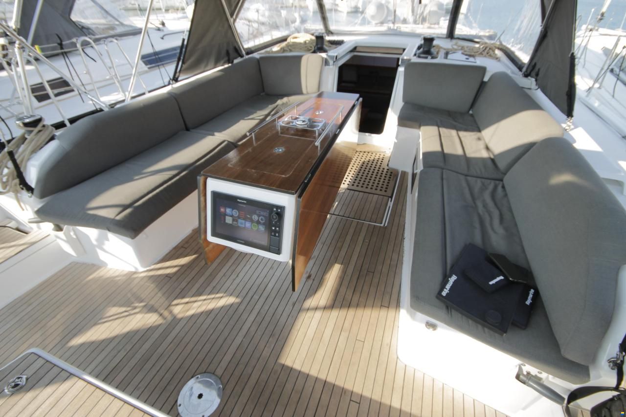 Dufour 530